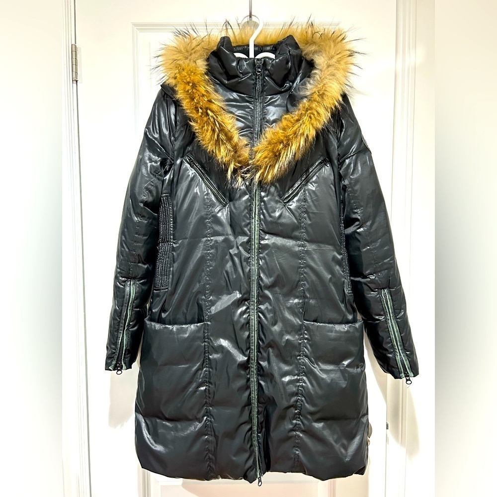 ($800) Women's Black Puffer Coat with Faux Fur Trim - Picture 3 of 11
